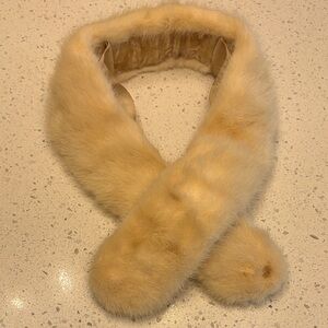 Luxury Fur Collar Scarf/stole in Light Beige